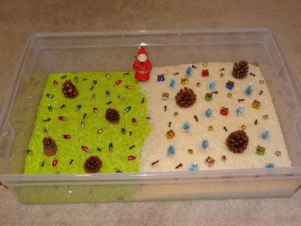 Love this fun and inviting Christmas sensory bin. Sensory play is so important, and my kids will play with this sensory tub for hours! || Gift of Curiosity