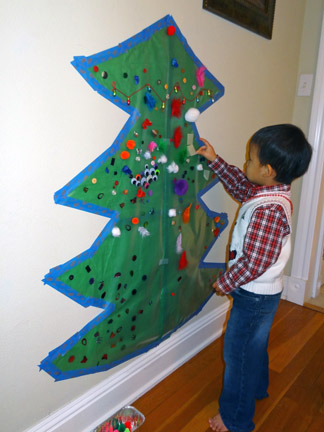 Decorating a sticky wall Christmas tree || Gift of Curiosity