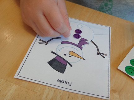 Color the snowman buttons: A free printable activity to help kids learn their colors || Gift of Curiosity