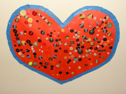 Valentine's heart sticky wall: A fine motor art project that is perfect for preschoolers || Gift of Curiosity