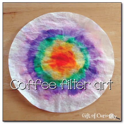 Coffee filter art - a fun way to make beautiful artwork while combining some science learning as well! #artforkids || Gift of Curiosity