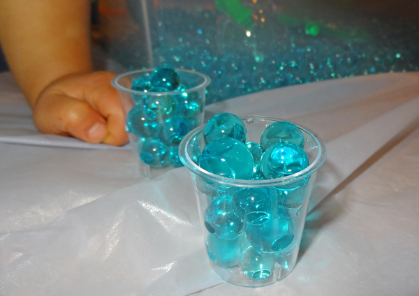 Water bead sensory play - serving "blueberries" || Gift of Curiosity