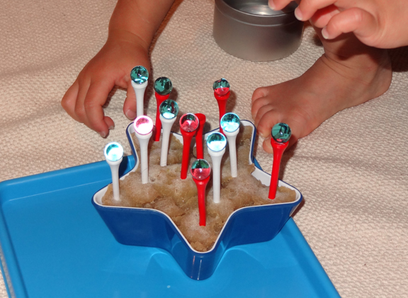 4th of July Montessori trays - put the water beads on the golf tees || Gift of Curiosity