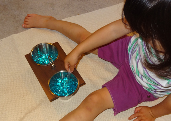 4th of July Montessori trays - spooning blue water beads || Gift of Curiosity