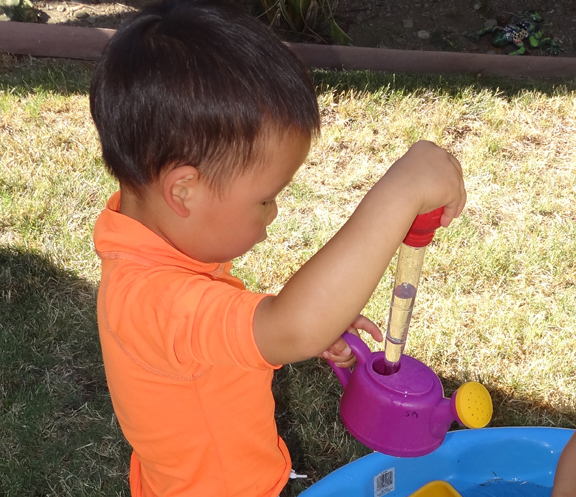 8 essential water play toys - #3 is a baster || Gift of Curiosity