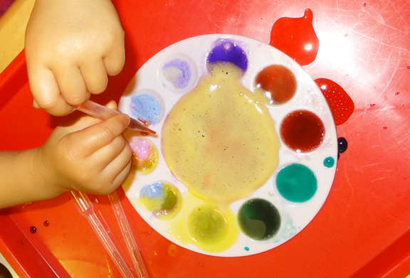 20 ways to use liquid watercolors - Adding salt to liquid watercolors || Gift of Curiosity