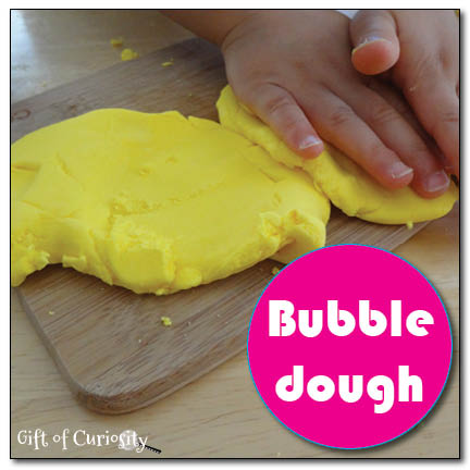 Bubble dough - a moldable, silky sensory material made from just two ingredients. And the best part? It is SOOO easy to clean! #sensoryplay #ece #kbn || Gift of Curiosity