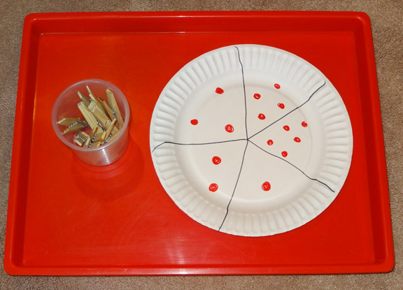Montessori trays and activities - Count and clip || Gift of Curiosity