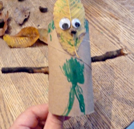 Fall activities for kids: Fall leaf people craft from B-Inspired Mama || Gift of Curiosity