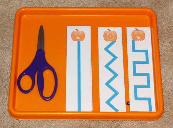 Halloween Montessori activities: scissors practice using free printables || Gift of Curiosity