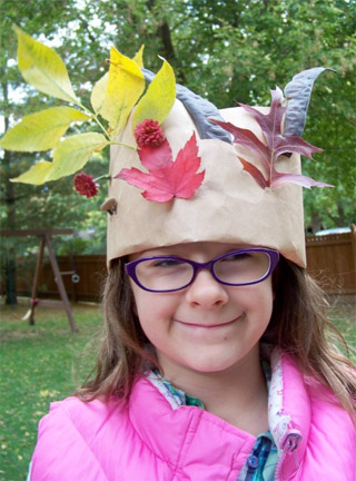 Fall activities for kids: Nature crown from KC Adventures || Gift of Curiosity