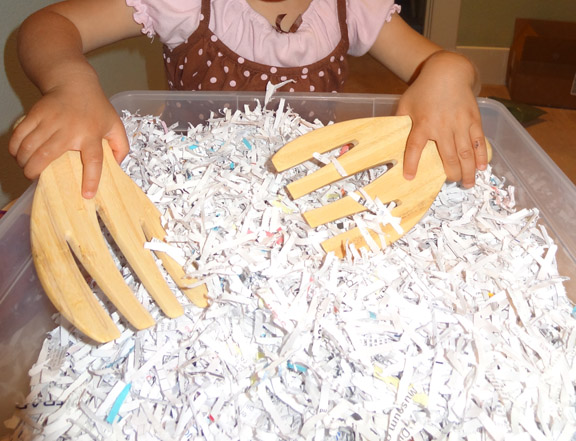 Shredded paper sensory bin - simple, inexpensive, and fun sensory play || Gift of Curiosity