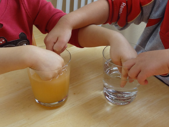 Candy experiments for kids: Use the sugar in Pixie Stix to lower the temperatures of water #handsonlearning #candyexperiments || Gift of Curiosity
