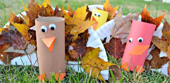 Paper plate leaf turkey craft from Mamas Like Me