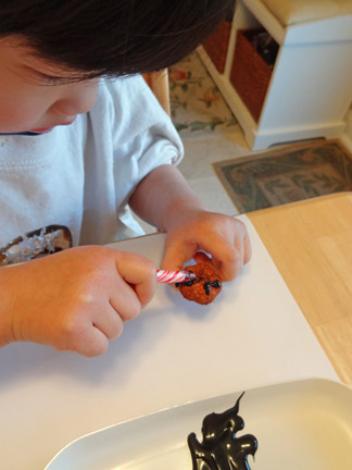 Christmas painting with candy canes and pine cones || Gift of Curiosity