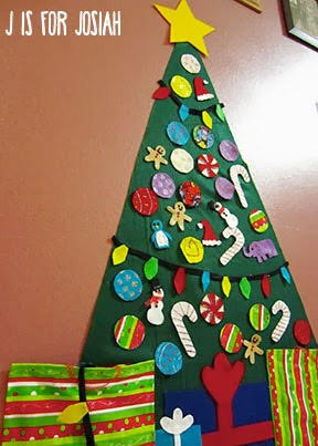 DIY felt Christmas tree with gift bag pockets from J is for Josiah