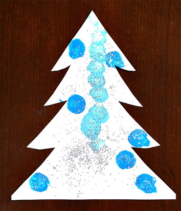Glitter Christmas tree craft for toddlers from Fantastic Fun and Learning