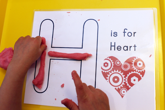 Valentine play dough mats - H is for Heart || Gift of Curiosity