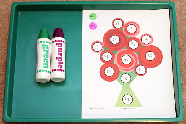 15+ ideas for using do-a-dot printables to help kids learn: practice identifying even and odd numbers #DoADot #handsonlearning || Gift of Curiosity