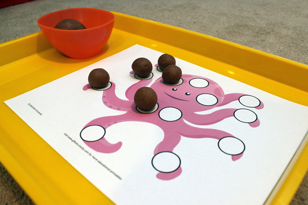 15+ ideas for using do-a-dot printables to help kids learn: use play dough to develop fine motor skills #DoADot #handsonlearning || Gift of Curiosity