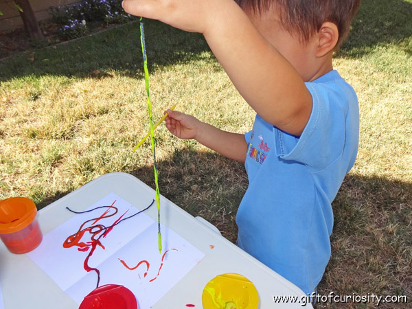 Painting with strings - a simple and unique way for kids to create beautiful artwork #artforkids || Gift of Curiosity