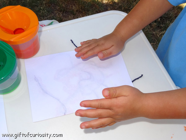 Painting with strings - a simple and unique way for kids to create beautiful artwork #artforkids || Gift of Curiosity