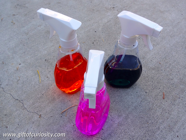 Rainbow bubbles - an outdoor sensory art experience for kids #ece #kbn || Gift of Curiosity