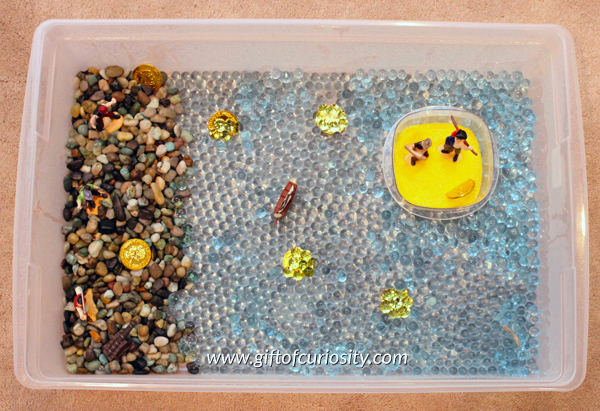 Pirate sensory bin and small world play - a great way for kids to integrate and act out things they have learned about pirates! #pirates #sensoryplay || Gift of Curiosity
