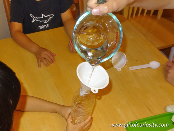 The MAGIC GHOST: This Halloween science activity will surprise and delight your kids! Make a ghost magically appear while teaching your kids about chemical reactions. Try this today and watch your kids be amazed! #Halloween #science #handsonlearning || Gift of Curiosity