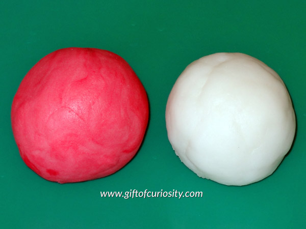 Candy cane play dough: Do you know the secret ingredient that turns regular play dough into candy cane play dough? This would make a great Christmas sensory play activity! || Gift of Curiosity