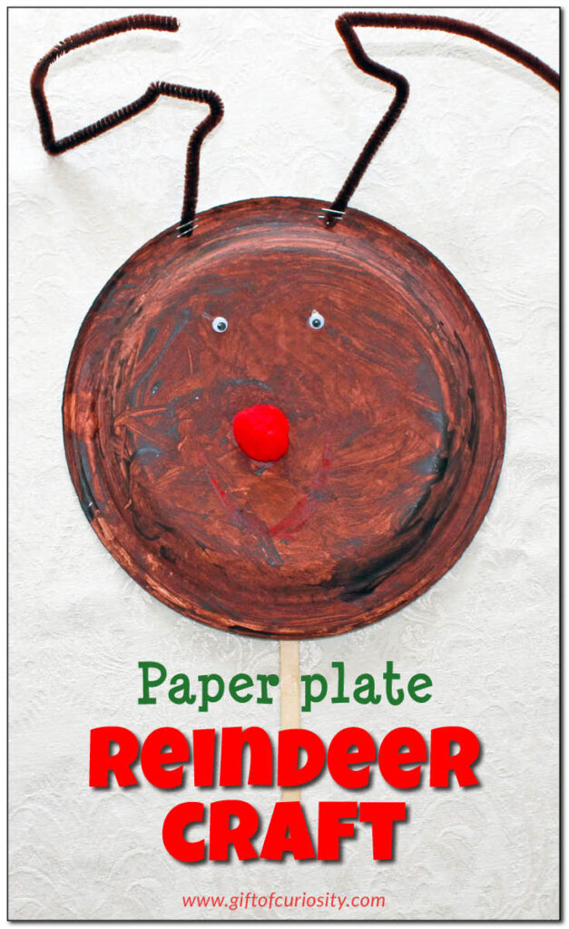 Paper plate reindeer craft: Use a paper plate and a few simple materials to create a very cute reindeer for Christmas || Gift of Curiosity