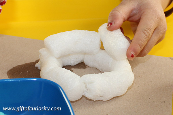 Igloo craft using cornstarch beads: Build your own igloo to learn about life in the Arctic using cornstarch beads (aka, biodegradable packing peanuts) || Gift of Curiosity