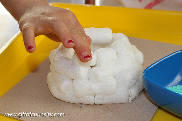Igloo craft using cornstarch beads: Build your own igloo to learn about life in the Arctic using cornstarch beads (aka, biodegradable packing peanuts) || Gift of Curiosity