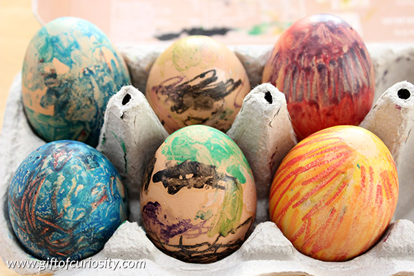 Melted crayon Easter eggs: Create BEAUTIFULLY decorated Easter eggs by drawing on hot eggs with crayons that will melt onto the eggshell for a wonderful effect || Gift of Curiosity