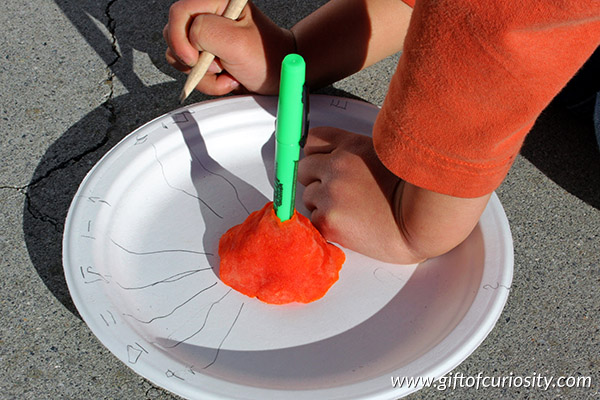 Recording the Earth's rotation with shadows - a great way to give kids a concrete understanding of how the Earth's rotation makes the sun appear to move across our sky. Also a great activity for learning about time! || Gift of Curiosity