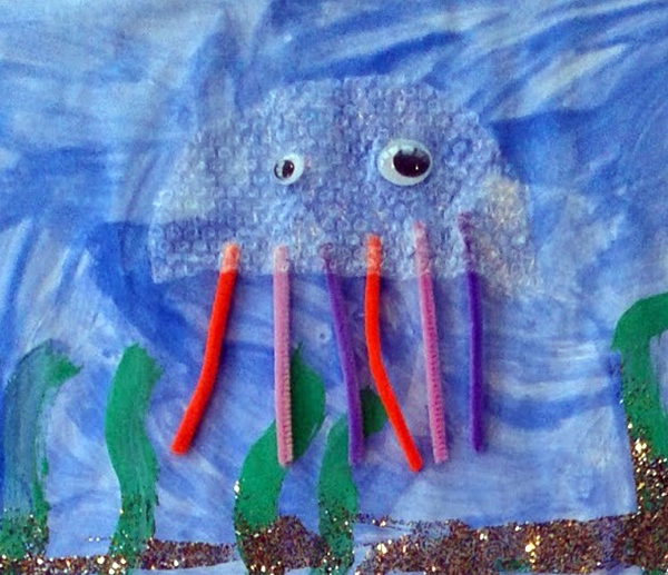 Bubble wrap jelly fish craft from Crafty Kids at Home