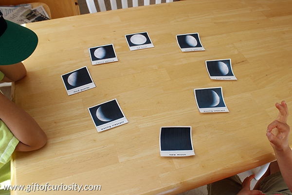 Phases of the moon art and science activity. What a fun idea for teaching kids about the moon! I'm going to have to try this out! || Gift of Curiosity