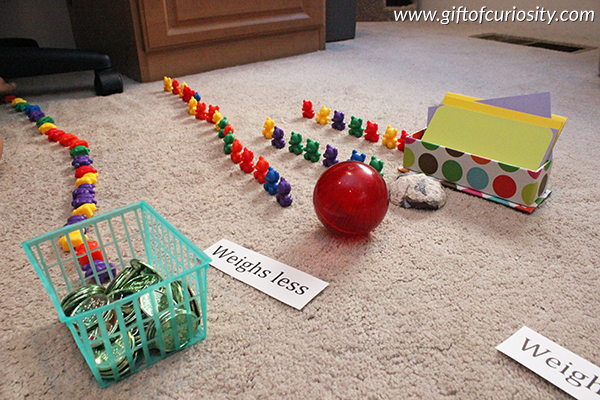 What weighs more than an apple? I love this preschool math activity that helps children learn about weight and compare quantities. This activity can easily be adapted to use other objects to fit other themes. || Gift of Curiosity