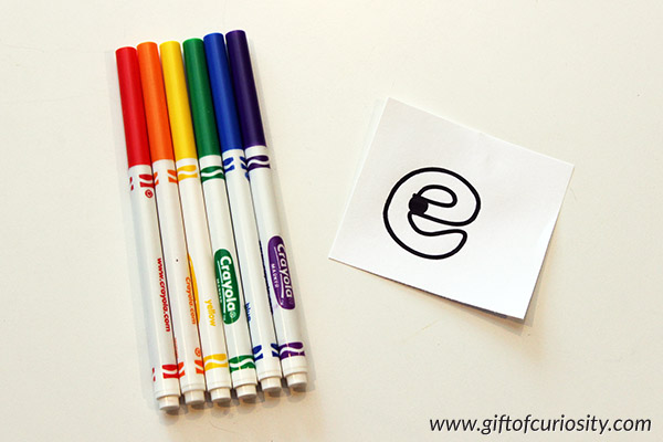 Rainbow writing with a free letter outlines printable is a great way to help kids learn their letters and practice proper letter formation. What a fun idea for kids who are learning letters. I love how it combines art with teaching the alphabet. || Gift of Curiosity