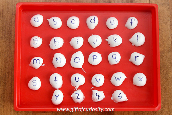 Smash the Puffy Letters is a letter learning activity that gives kids a chance to smash, squeeze, and pound their way to learning the alphabet. Great for kinesthetic learners and active kids! || Gift of Curiosity