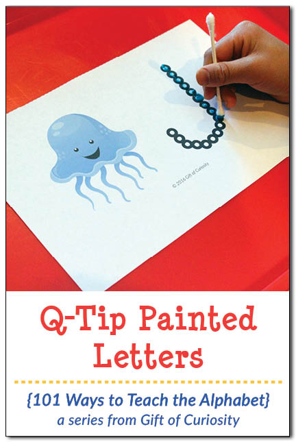 Q-Tip Painted Letters Fine Motor Activity: Use this free printable to help kids learn their letters and develop their fine motor skills at the same time. || Gift of Curiosity