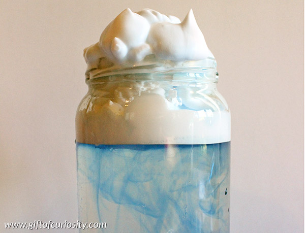 Make a rain cloud in a jar to learn how clouds and rain form. This is a great activity for a weather unit for kids from preschool through elementary school. Gotta try this with my kids soon! || Gift of Curiosity