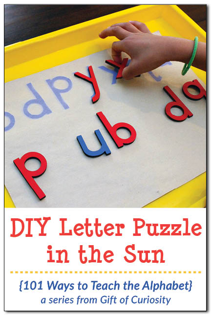 Make this DIY letter puzzle on a sunny day to provide your child with a fun activity that supports letter learning. As children work on the letter puzzle, they will focus on the shape of each letter. What a fun way to teach the alphabet! || Gift of Curiosity