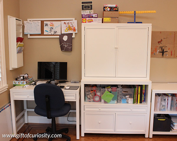 Take a virtual tour of our homeschool room to see how our family makes homeschooling work for us || Gift of Curiosity