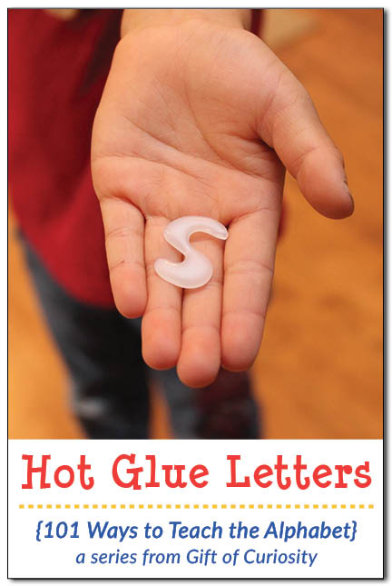 DIY Hot Glue Letters make a wonderful alphabet manipulative kids can play with. Plus, put them in a container of water and watch them float! What a fun idea for learning letters. || Gift of Curiosity