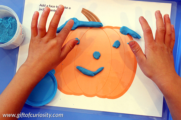 Free printable Halloween play dough mats stimulate creative, imaginative Halloween play that develops children's fine motor skills and promotes sensory play. {free Halloween printable} || Gift of Curiosity