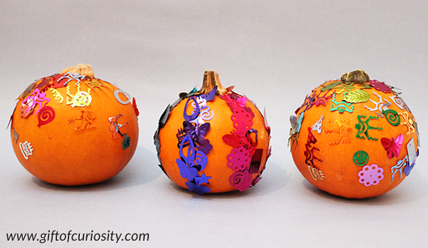 Sequin decorated pumpkins: A Halloween fine motor craft kids can make to decorate the front porch || Gift of Curiosity